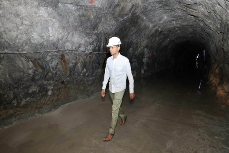 ୫-ଟି ସଚିବଙ୍କ ଗଜପତି ଗସ୍ତର ଦ୍ବିତୀୟ ଦିନ:  ମୁଖ୍ୟମନ୍ତ୍ରୀଙ୍କ ଉତୁଙ୍ଗ ଉଦ୍ୟମ- ପାହାଡରେ  ସୁଡ଼ଙ୍ଗ କରି ଦିଆଯିବ ପାଣି