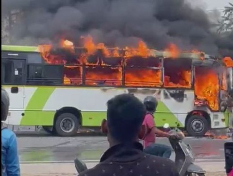 ଘୁ ଘୁ ହୋଇ ସମ୍ପୂର୍ଣ୍ଣ ଜଳିଗଲା ମୋ ବସ୍‌