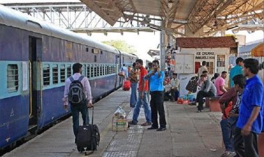 ଧ୍ବସ୍ତବିଧ୍ବସ୍ତ ରେଳ ଲାଇନ ମରାମତି କାମ ଯୋଗୁଁ ଦୁଇଟି ଟ୍ରେନ୍‌ ବାତିଲ୍‌