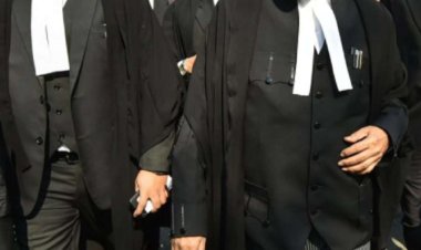 ନିୟମିତ ୟୁନିଫର୍ମ ପିନ୍ଧିବେ କୋର୍ଟରେ କାର୍ୟ୍ୟରତ କର୍ମଚାରୀ