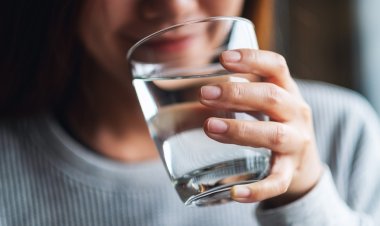 ଦିନକୁ ପିଇବେ କେତେ ପାଣି ?