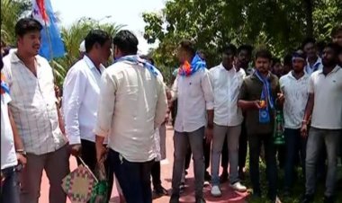 Congress activists hurl tomatoes at Energy Minister's residence over power outrage