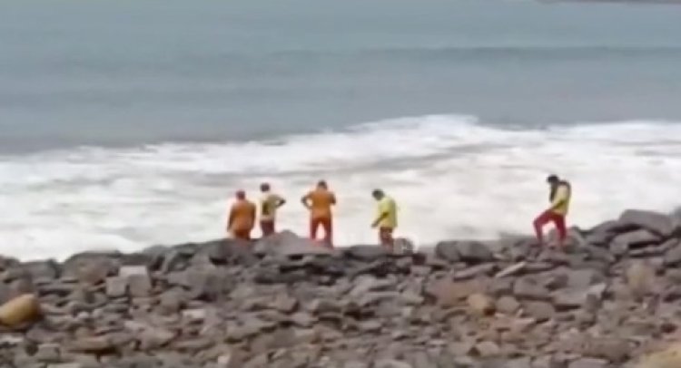 Girl student dies, another goes missing while taking bath in sea in Ganjam