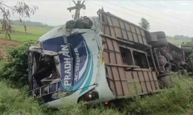 Several injured as truck hits bus in Balasore