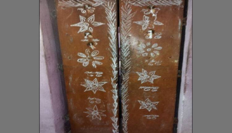 ଚିତାଲାଗି ଅମାବାସ୍ୟାରେ ଉତ୍ସବ ମୁଖର ବନମାଳୀପୁର: କର୍କଟ ସଂକ୍ରାନ୍ତିରେ ହେଲା କବାଟ ପୂଜା