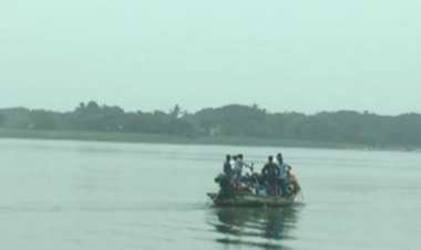 Boat with over 50 passengers onboard gets stuck in mid-Chilika