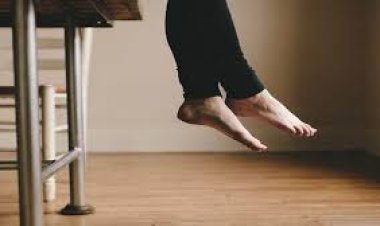 ସାବଧାନ ! ବସିବା ସମୟରେ ହଲାଉଛନ୍ତି କି ଗୋଡ଼ ?