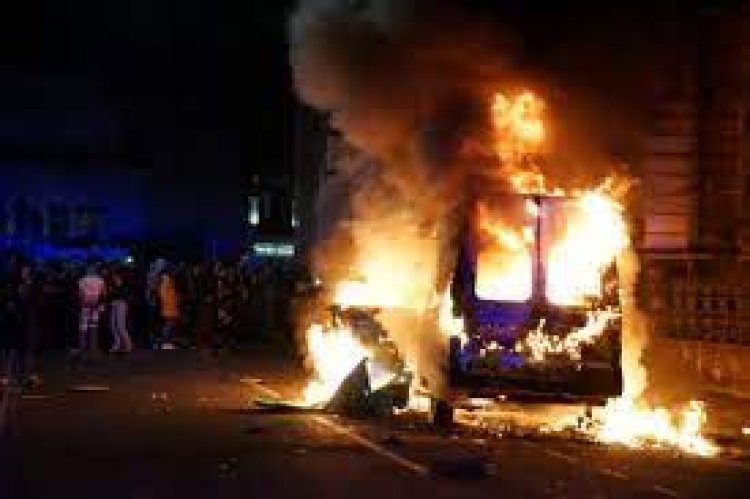 ତୃତୀୟ ଶ୍ରେଣୀ ଛାତ୍ରୀଙ୍କୁ ଦୁଷ୍କର୍ମ, ପୋଲିସ ଗାଡ଼ି ପୋଡ଼ିଦେଲେ ଉତ୍ୟକ୍ତ ଲୋକେ