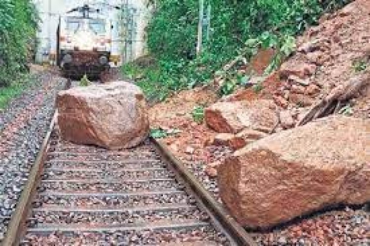 ଧସିଲା ପାହାଡ଼, ଜାମ ହେଲା ରେଳ ଲାଇନ୍