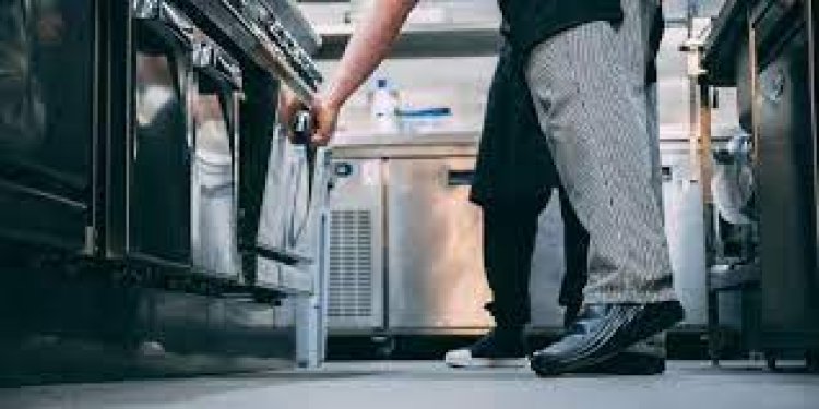 ରୋଷେଇ ଘରକୁ କଦାପି ଜୋତା ଚପଲ ପିନ୍ଧି ଯାଆନ୍ତୁ ନାହିଁ