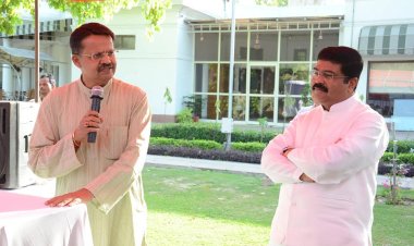 ଧର୍ମେନ୍ଦ୍ରଙ୍କୁ ପ୍ରଶଂସା କରି ଏଭଳି ପରାମର୍ଶ ଦେଲେ ଭର୍ତ୍ତୃହରି