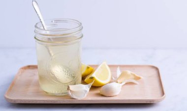 ସ୍ୱାସ୍ଥ୍ୟ ପାଇଁ ମହୋଷଧି: ଖାଲି ପେଟରେ ଖାଆନ୍ତୁ ଗରମ ପାଣି ଓ ରସୁଣ