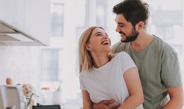 ପ୍ରତାରଣା କରୁଛନ୍ତି କି ସ୍ୱାମୀ? ପରଖି ନିଅନ୍ତୁ ସନ୍ଦେହୀ ସଂକେତ