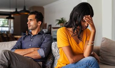 ଆପଣଙ୍କ ପ୍ରେମ-ସମ୍ପର୍କକୁ ଖରାପ କରେ ଏହି ୬ଟି ଅଭ୍ୟାସ : ଜାଣନ୍ତୁ କ’ଣ