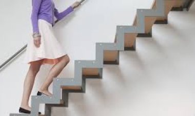 ଶିଡି ଚଢିବା ସମୟରେ ତୁମ ସହ ହେଉଛି କି ଏମିତି !