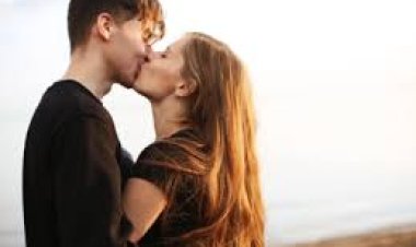ପ୍ରେମ ଭାଷାକୁ ଗାଢ କରିଥାଏ ଚୁମ୍ବନ