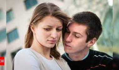 ଆପଣଙ୍କ ପ୍ରେମ-ସମ୍ପର୍କକୁ ଖରାପ କରେ ଏହି ୬ଟି ଅଭ୍ୟାସ : ଜାଣନ୍ତୁ କ’ଣ