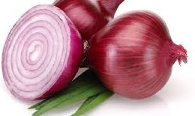 ଅଦରକାରୀ ନୁହେଁ ପିଆଜ ଚୋପା ! କେଶ ପାଇଁ ଅଟେ ବେଶ୍‌ ଉପକାରୀ