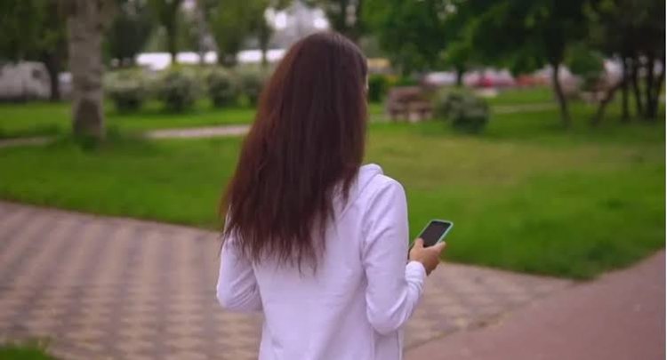 ମର୍ଣ୍ଣିଂ ୱାକ୍ ସମୟରେ ଫୋନ ବ୍ୟବହାର କରୁଛନ୍ତି କି ?