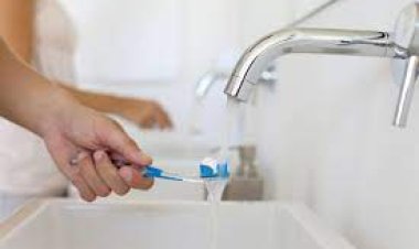 ଦାନ୍ତ ଘଷିବା ପୂର୍ବରୁ ବ୍ରଶ୍ ଓଦା କରୁଛନ୍ତି କି ?