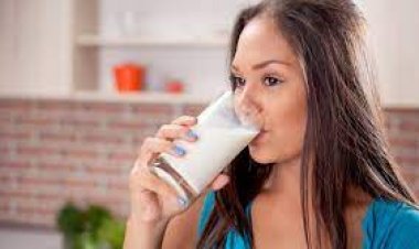 ରାତିରେ କ୍ଷୀର ପିଉଥିଲେ ସାବଧାନ, ହୋଇପାରେ ମାରାତ୍ମକ