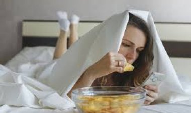 ଖଟରେ ବସି ଭୋଜନ କରନ୍ତୁ ନାହିଁ