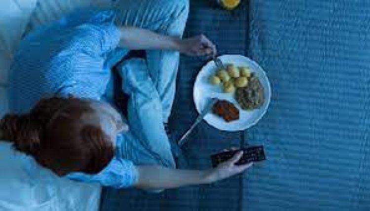 ବିଳମ୍ବିତ ରାତିରେ ଖାଇବା ଅଭ୍ୟାସ କରନ୍ତୁ ନାହିଁ; ଉପୁଜିବ ଏହି ସବୁ ସମସ୍ୟା