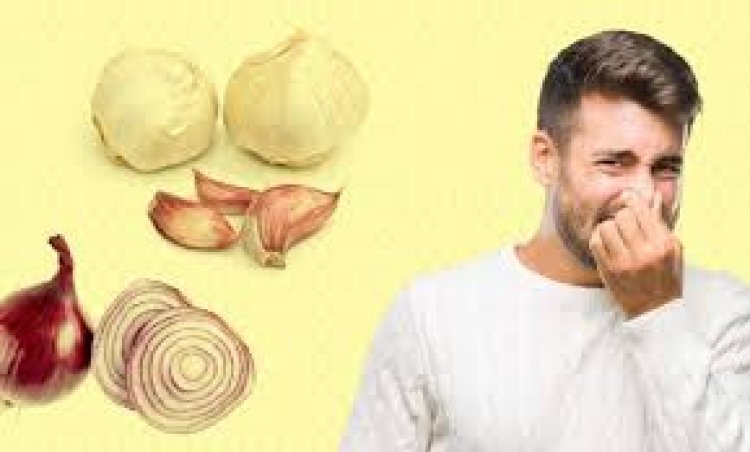 ପାଟିରୁ ପିଆଜ ରସୁଣର ଦୁର୍ଗନ୍ଧ ହେଉଥିଲେ : ଜାଣନ୍ତୁ କିଭଳି ପାଇବେ ମୁକ୍ତି