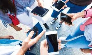 ମୋବାଇଲ ପାଲଟିଲା ନିଶା