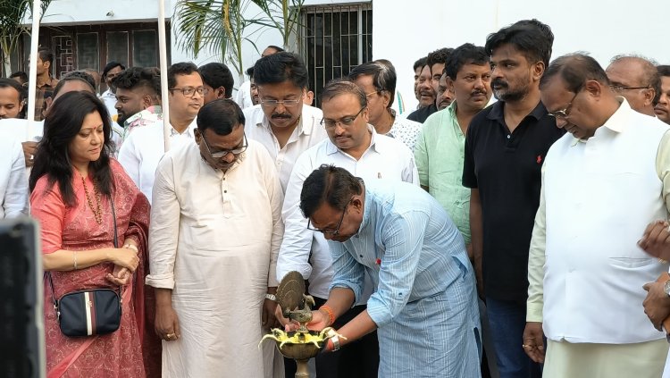 ରାଜ୍ୟ କଂଗ୍ରେସର ନିର୍ବାଚନ ପ୍ରଚାର ପାଇଁ ଏଲ୍.ଇ.ଡ଼ି ଭ୍ୟାନ ଉଦ୍ଘାଟିତ