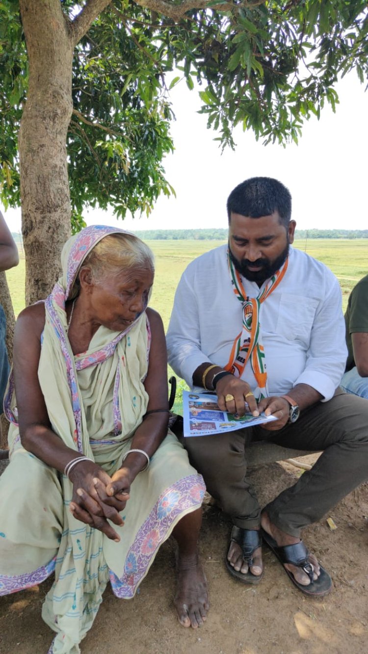 ଘର ଘର ବୁଲି ଆଶୀର୍ବାଦ ଗ୍ରହଣ କଲେ କଂଗ୍ରେସ ପ୍ରାର୍ଥୀ ପ୍ରାର୍ଥୀ ପ୍ରଭାସ କର ମହାପାତ୍ର