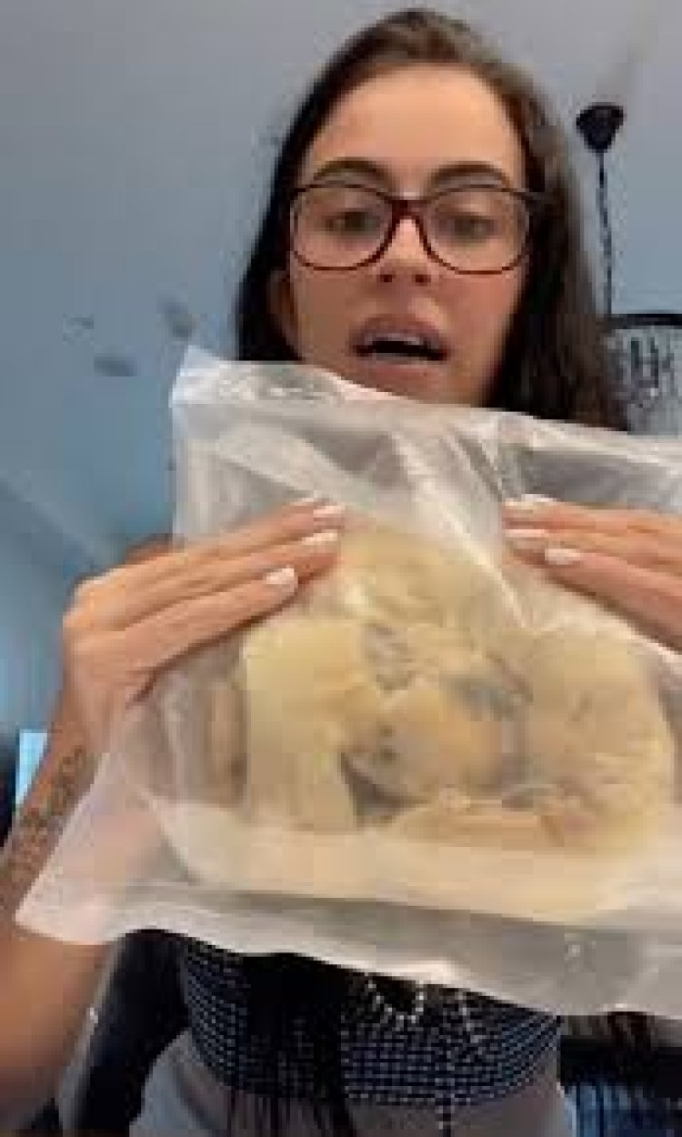 ହୃତପିଣ୍ଡକୁ ହାତରେ ଧରି ବୁଲନ୍ତି ମହିଳା