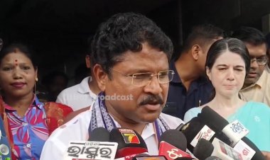 ଘରୋଇ ହସ୍ପିଟାଲ ରେ ଅଗ୍ନିକାଣ୍ଡ ଆହାତ କୁ ଭେଟିବା  ପାଇଁ କଟକ ପହଞ୍ଚିଲେ ସ୍ବାସ୍ଥ୍ୟମନ୍ତ୍ରୀ