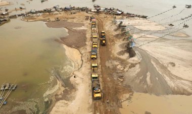 Illegal sand mining in Odisha: 22 trucks and an excavator have been seized.