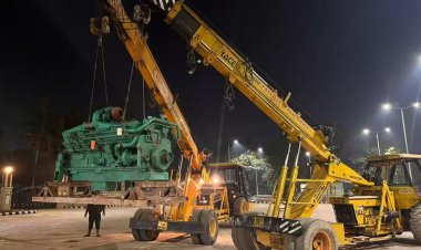A crane collapsed during construction work in Bhubaneswar, injuring one laborer.