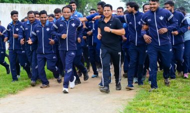 ଷ୍ଟାଡିଅମରେ ପ୍ରାତଃଭ୍ରମଣ କଲେ,  ‘ଚାଏ ପେ ଚର୍ଚ୍ଚା’ରେ ବନ୍ଧୁମାନଙ୍କ ସହିତ ମିଶିଲେ,  କେନ୍ଦୁଝରର ବିକାଶ ସମ୍ପର୍କରେ ଆଲୋଚନା କଲେ