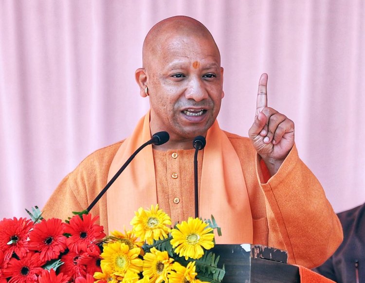 A threatening message demands Yogi Adityanath's resignation and includes a warning related to 'Baba Siddique.'