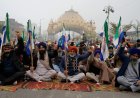 Farmers' protest in Punjab disrupts commuter traffic; rail and bus services have been suspended.